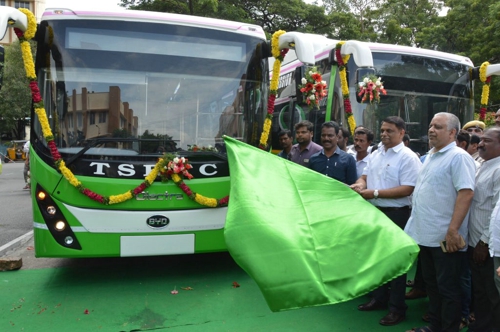 比亚迪携手印度合作伙伴Olectra向泰伦加纳邦政府交付首批纯电动大巴K9车队.jpg