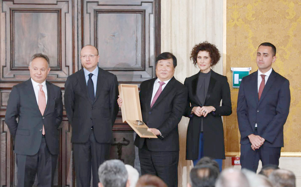 潍柴集团、意大利法拉帝集团董事长谭旭光荣获意大利“莱昂纳多国际奖”.jpg